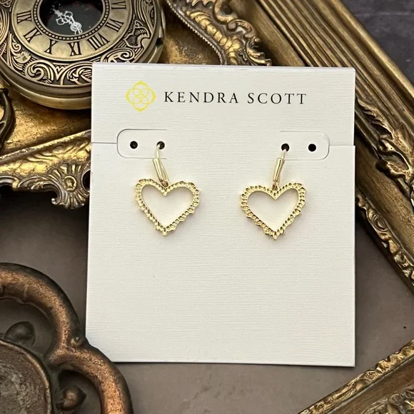 KENDRA SCOTT • Gold Sophee Heart Drop Earrings - Picture 4 of 4